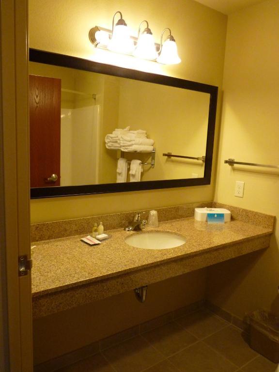 Boarders Inn & Suites By Cobblestone Hotels - Oshkosh Zimmer foto